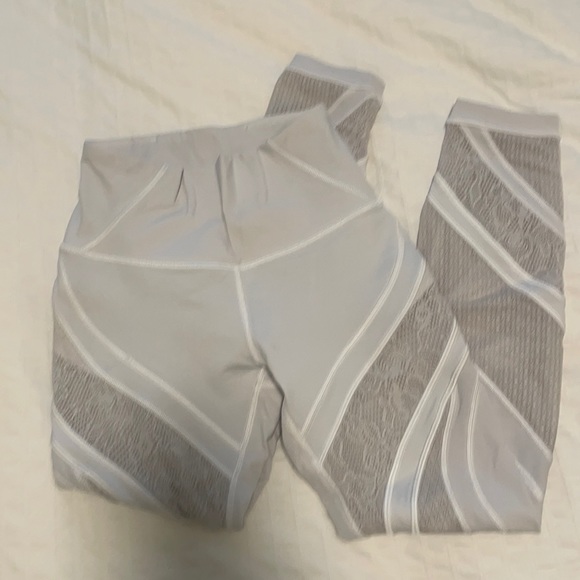 Lululemon Wunder Under Tight 25” Lace - Picture 4 of 6